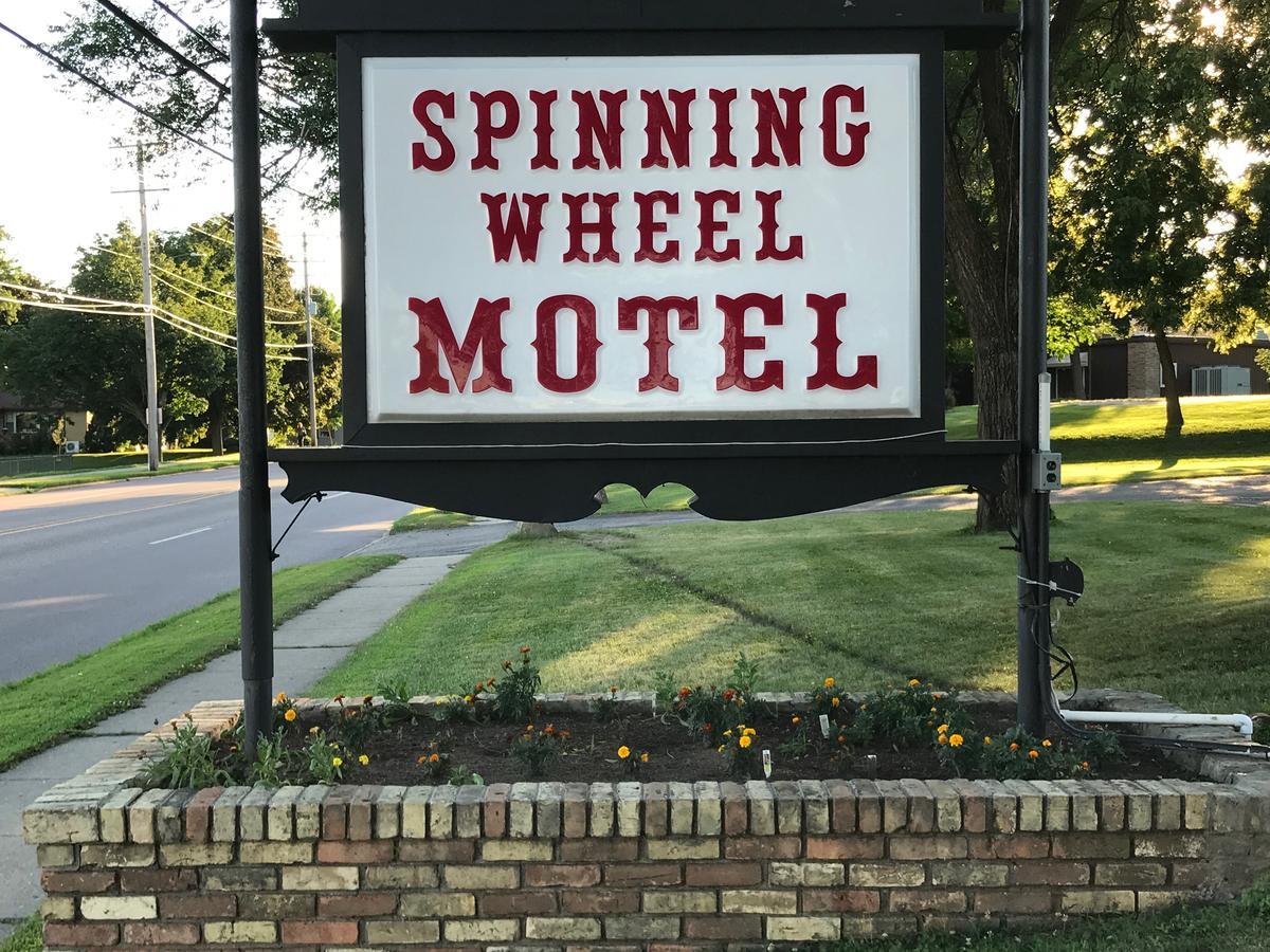 Spinning Wheel Motel Baraboo Εξωτερικό φωτογραφία