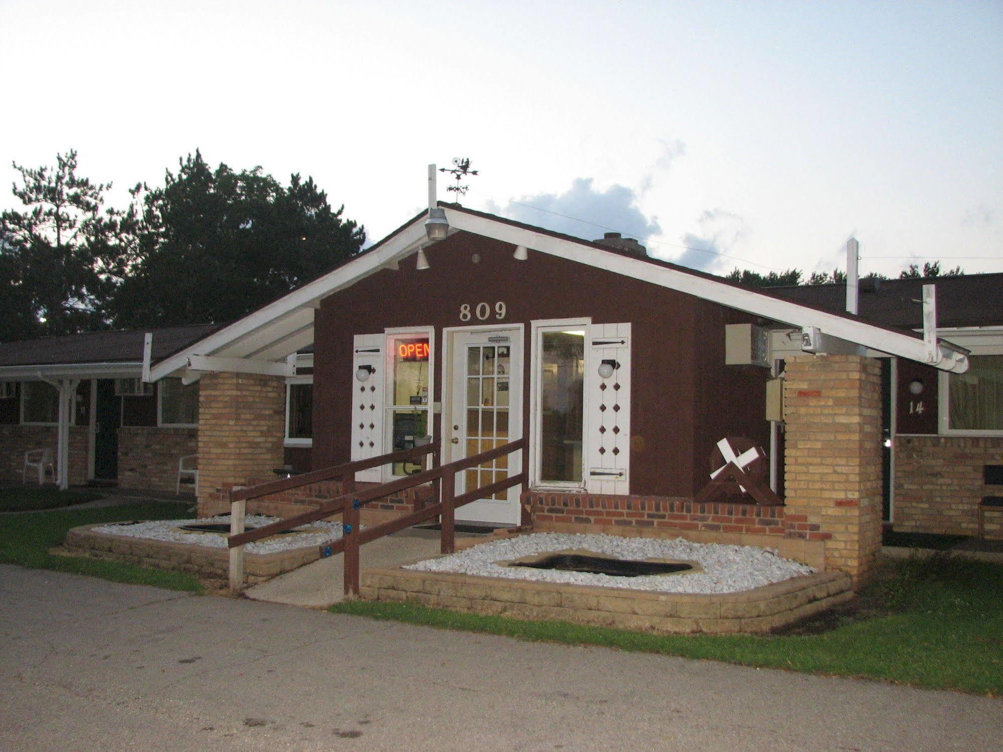 Spinning Wheel Motel Baraboo Εξωτερικό φωτογραφία